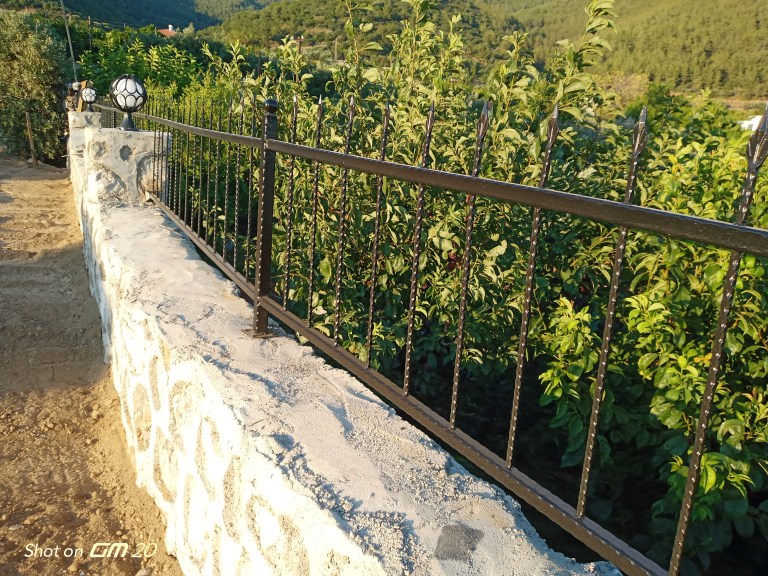 Ferforje Duvar Üstü Korkuluk - Yaka Metal - İzmir